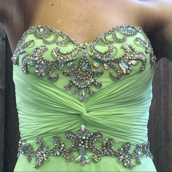 Caché prom dress offers welcome! - Picture 3 of 6